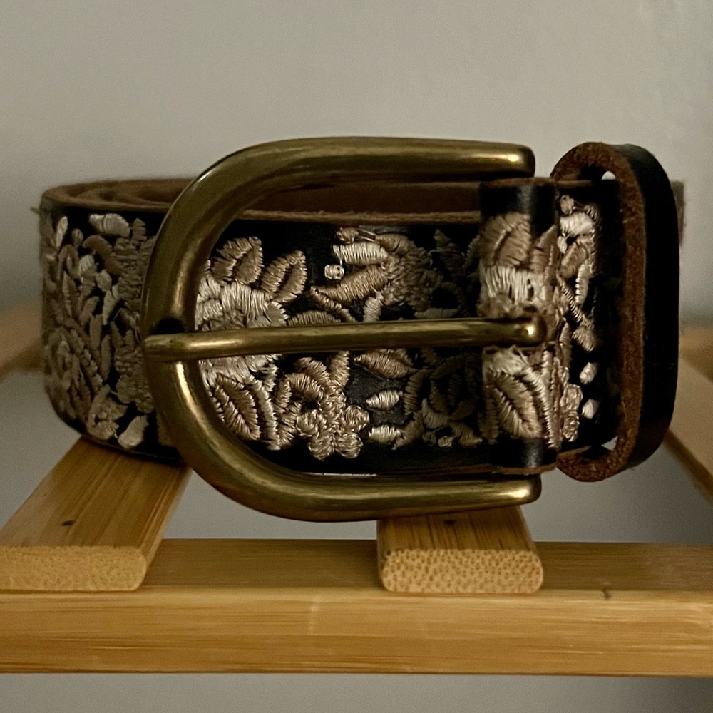 Lucky Brand Genuine Leather Embroidered Belt - Brown and ivory - size small